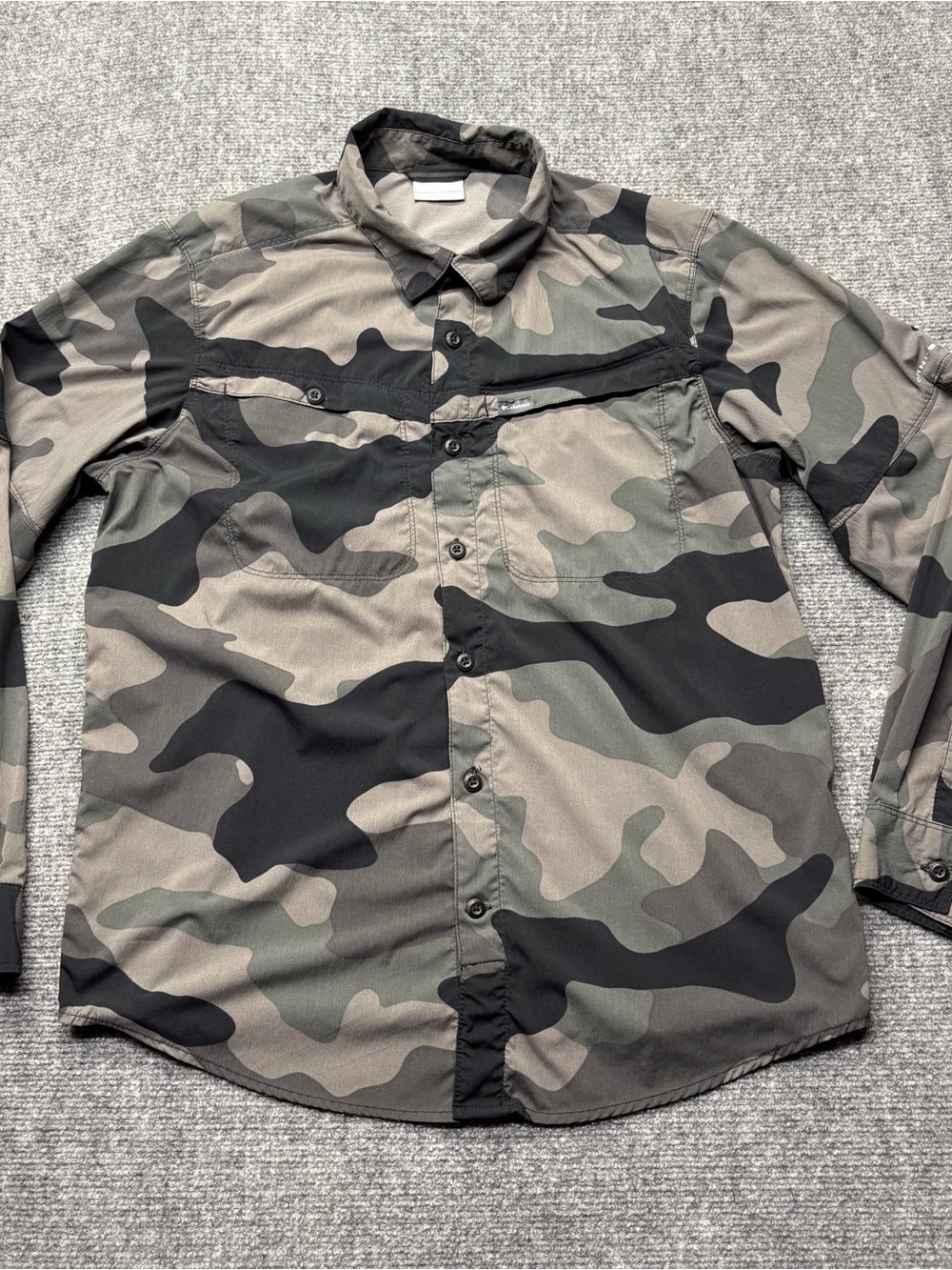 Columbia Shirt Mens Medium Gray Camo Roll Tab Sleeve Vented Camouflage